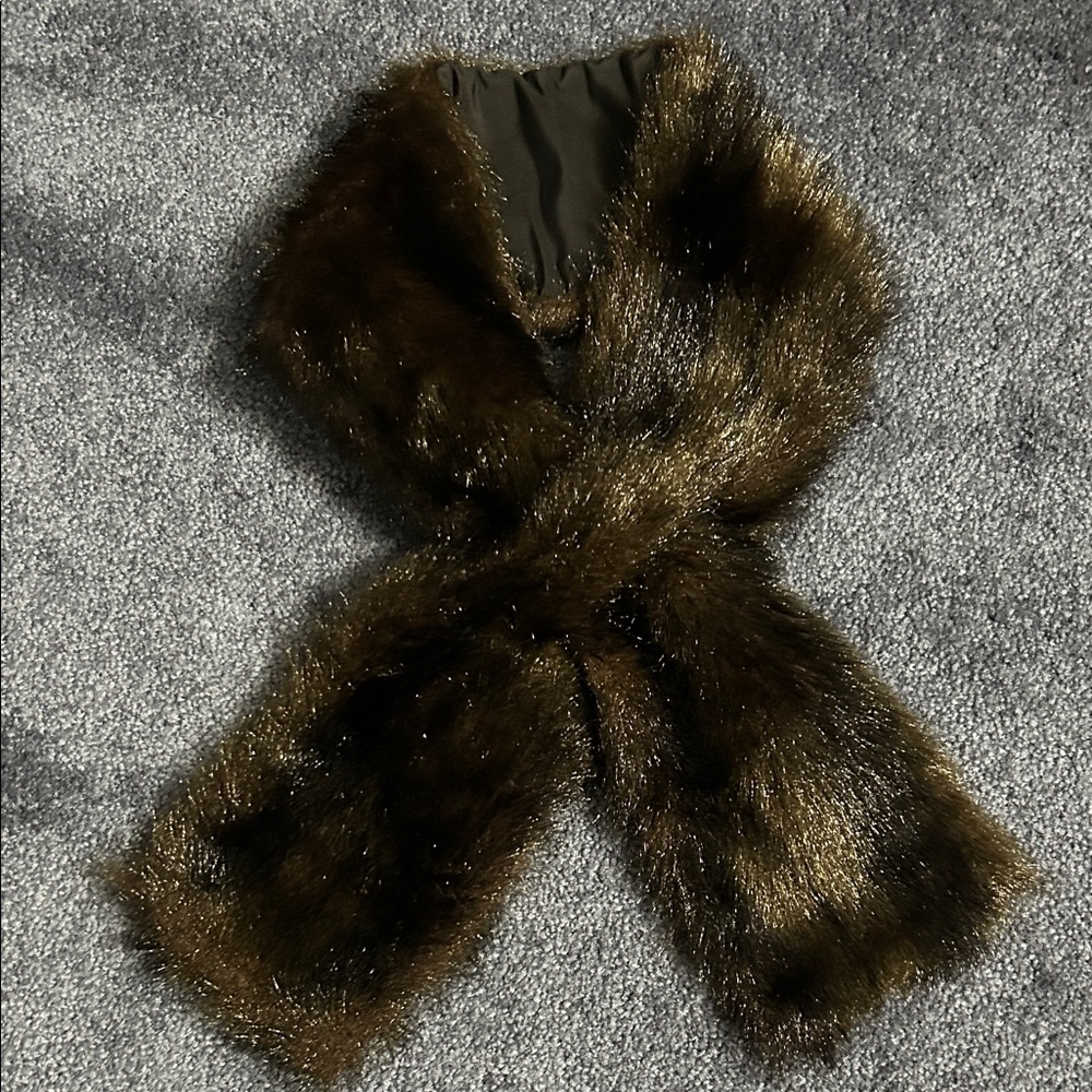 Vintage 90’s Rich Brown Faux Fur Scarf. Vegan. Cute w/ a sweater & under a coat.